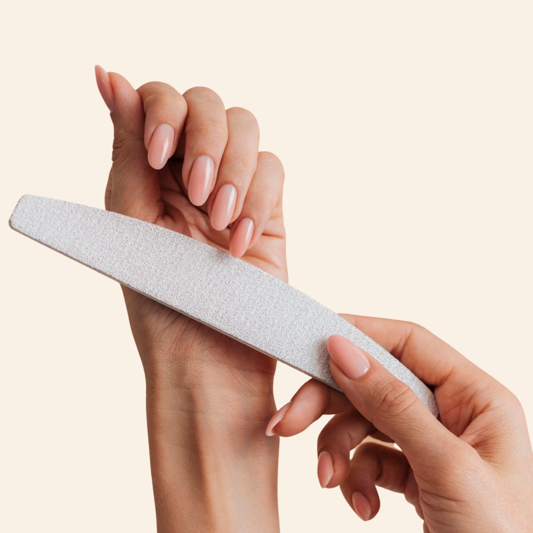 "Die Bedeutung von Nagelpflege: Tipps für gesunde und schöne Nägel" - NAILUXE