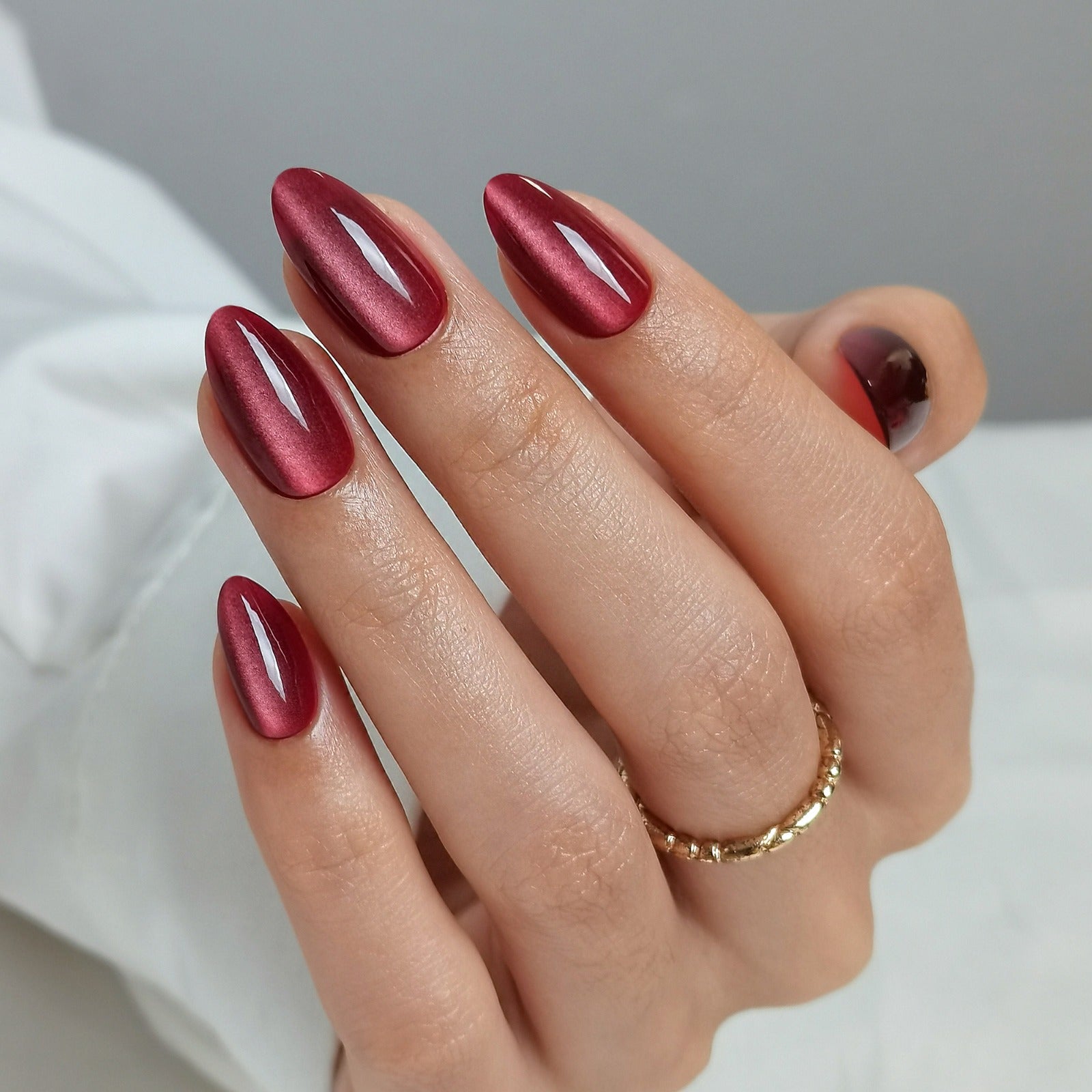 Cat Eye Ruby - Short Almond - Pure Gel Press On