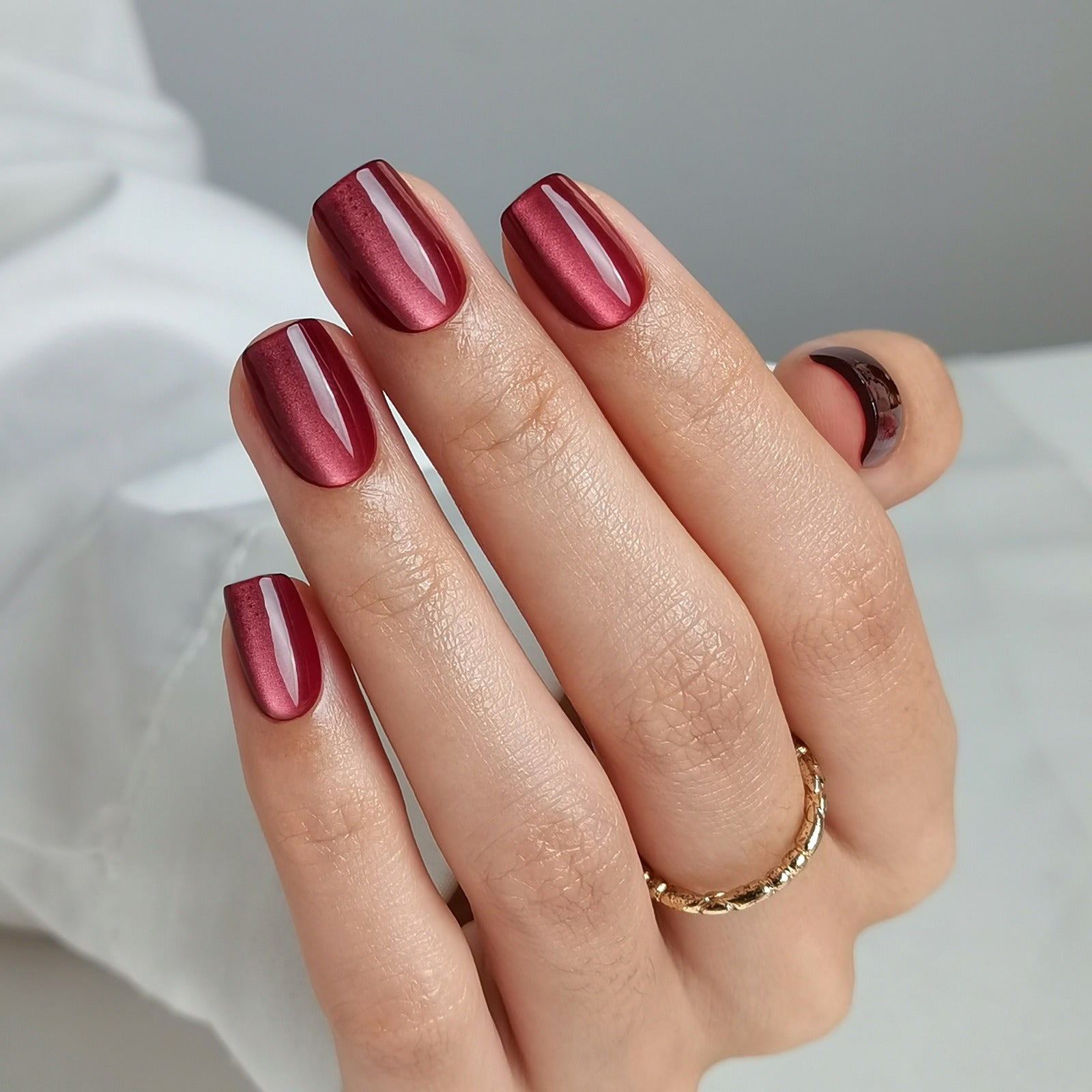 Cat Eye Ruby - Short Square - Pure Gel Press On