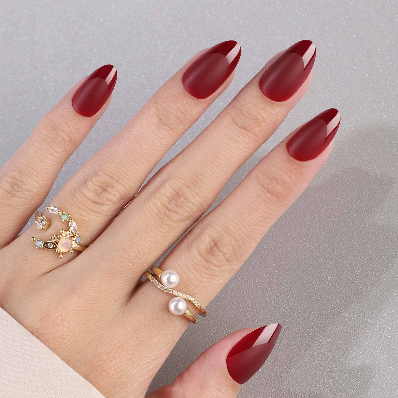 French Vino - Short Almond - Pure Gel Press On - Weinrote Pure Gel Press-On Nails mit glänzenden French Tips auf kurzer Almond-Form