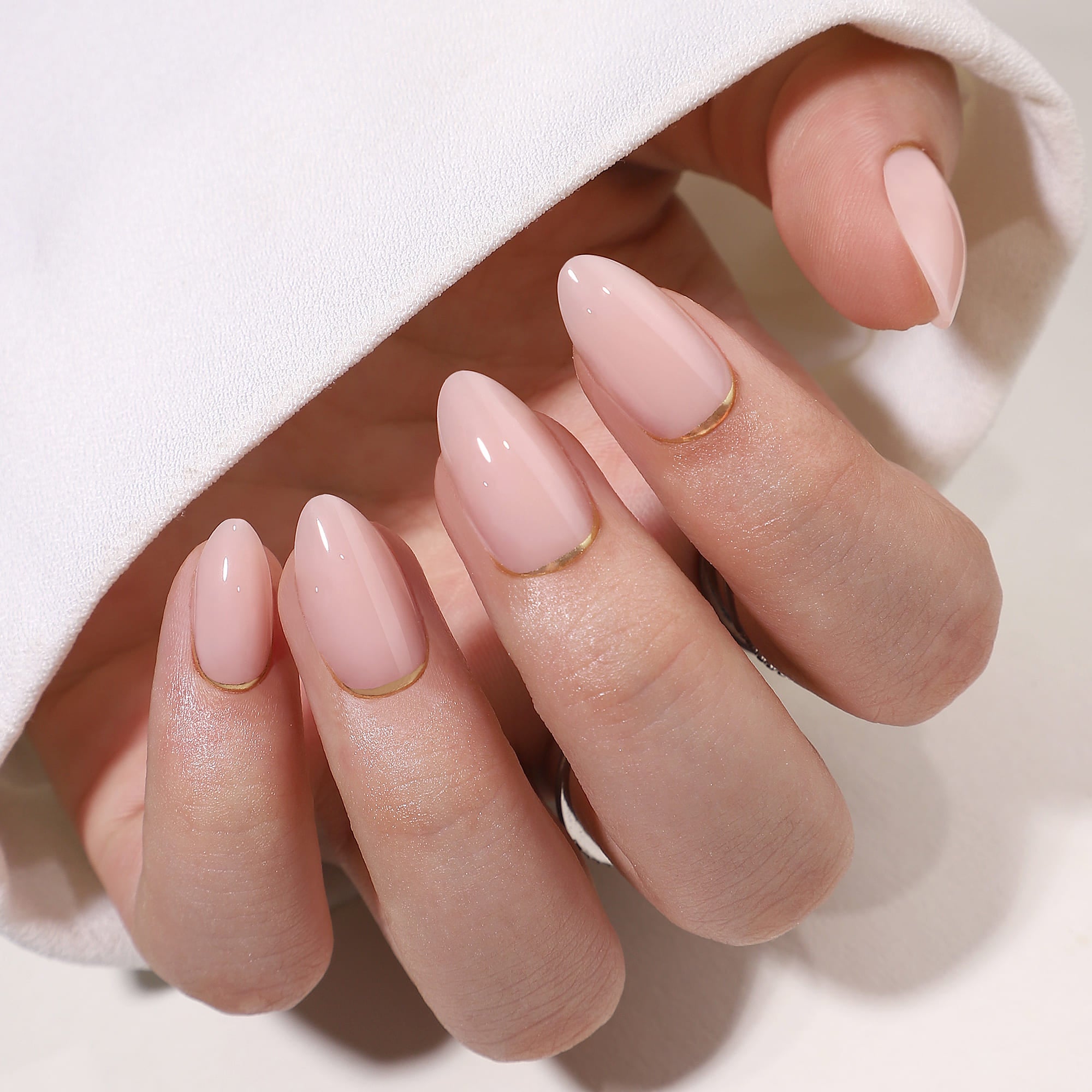 Rosy Goldkiss - Short Round - Soft Gel Press Ons - NAILUXE